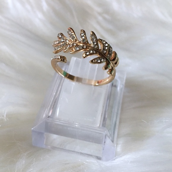 Leaf Rhinestone Wraparound Gold Tone Ring - Picture 2 of 6